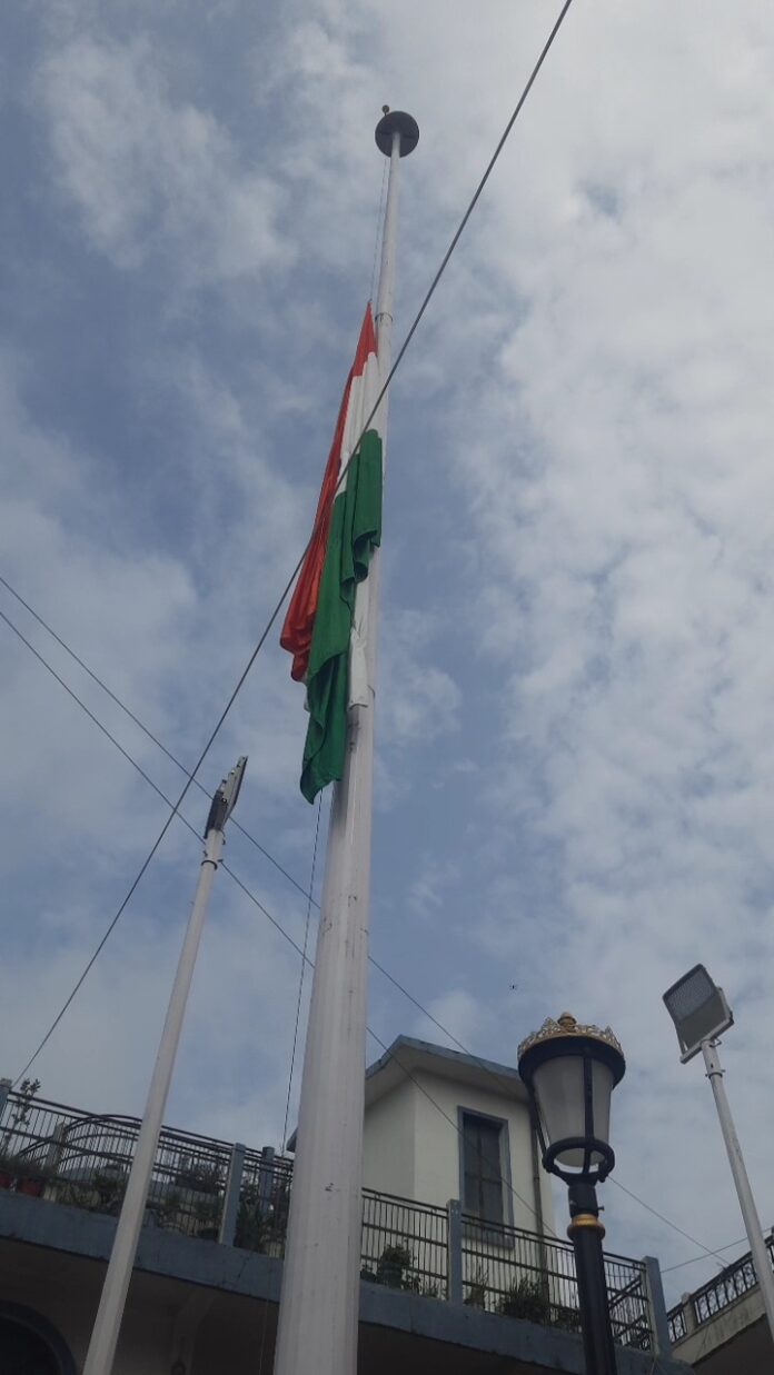 आधार कार्ड में राष्ट्रीय ध्वज स्थापित