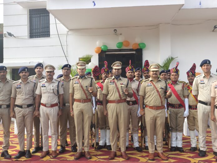 पश्चिमी दिल्ली पुलिस उपायुक्त ध्वजारोहण