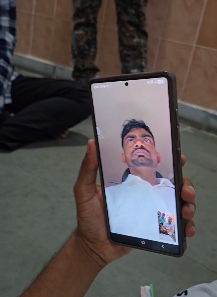 जयराम महतो वीडियो कॉल पर बात करते हैं