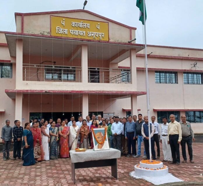 जिला पंचायत अध्यक्ष ध्वजारोहण