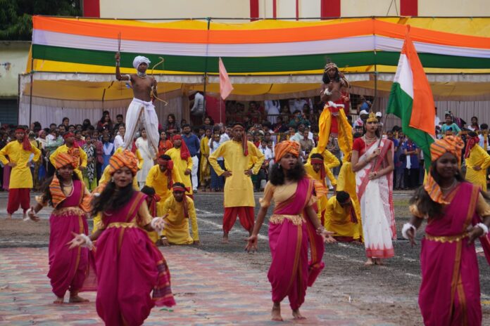 विद्यार्थियों का सांस्कृतिक कार्यक्रम और उनकी सामाजिक जिम्मेदारी