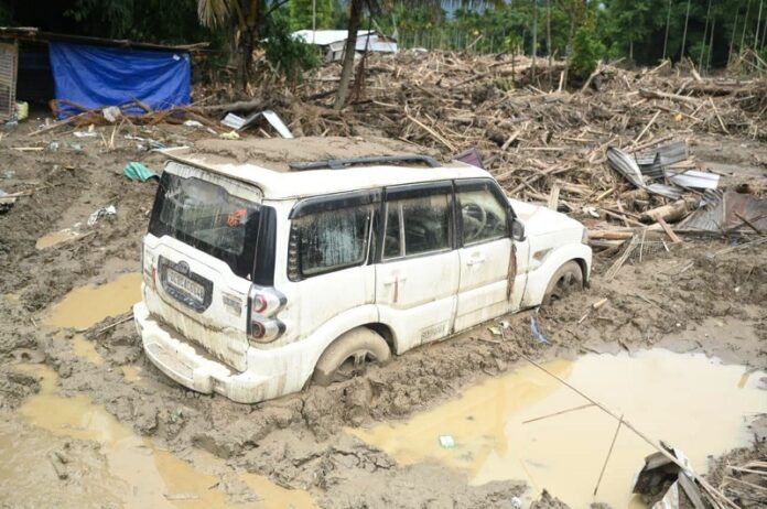असम बाढ़ तस्वीर असम बाढ़ तस्वीर