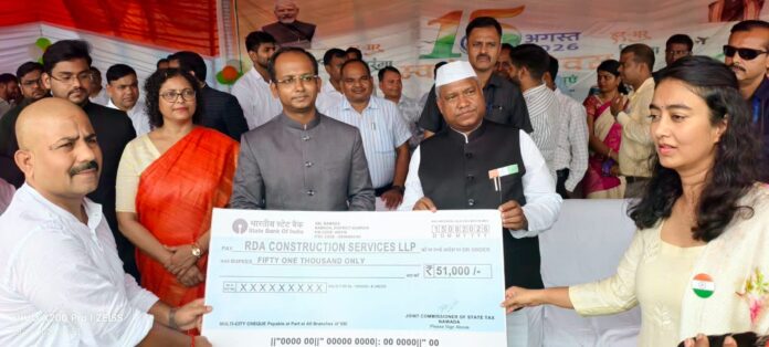 पुरस्कार लेते राजीव की खुशी