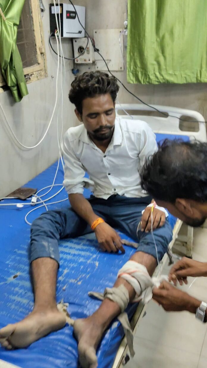 युवक को सांप ने दंश किया युवक को सांप ने दंश किया