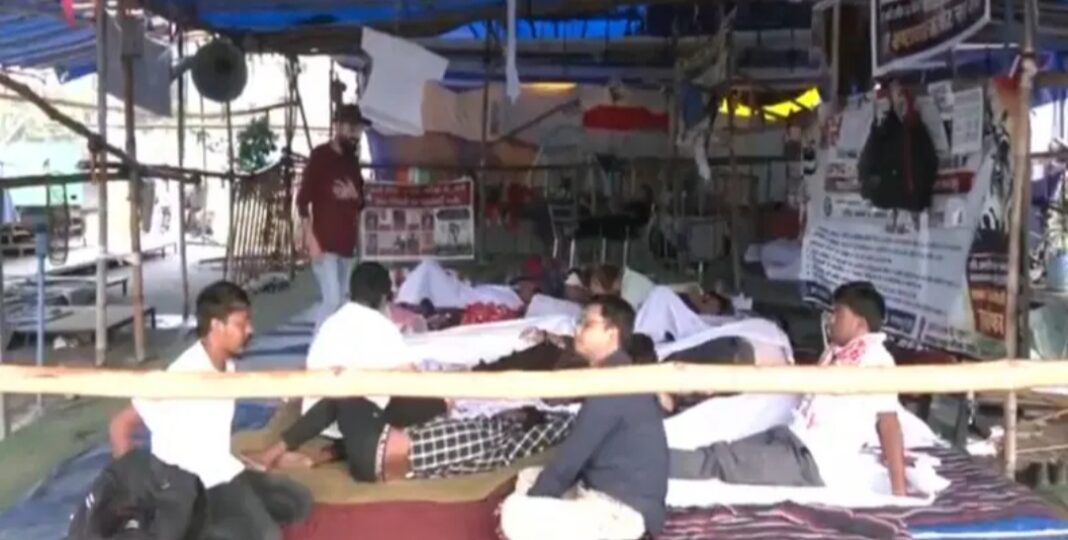 आंदोलन करते छात्रों की तस्वीरें दिला रही हैं जोश की लहर आंदोलन करते छात्रों की तस्वीरें