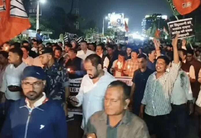 इंदौर कैंडल मार्च की तस्वीर इंदौर कैंडल मार्च की तस्वीर