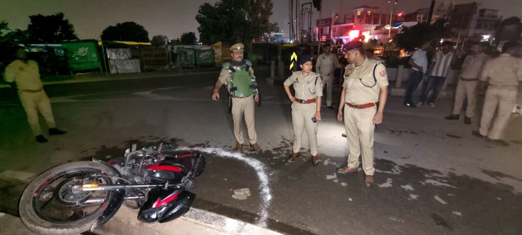 बाबा का सजा दरबार: एक विवादित संत की कहानी बाबा का सजा दरबार एक विवादित संत की कहानी