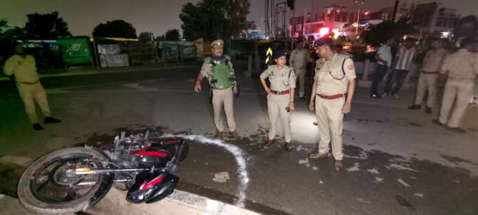 बाबा का सजा दरबार एक विवादित संत की कहानी