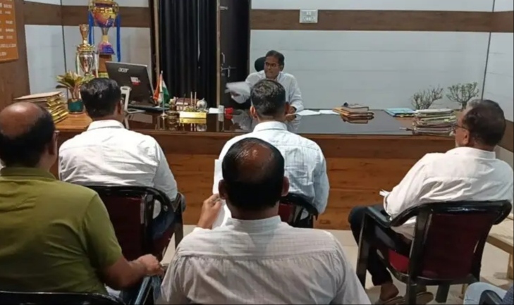 नगर निगम आयुक्त की बैठक