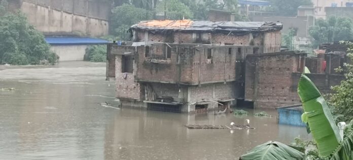 इलाकों में जल जमाव की स्थिति
