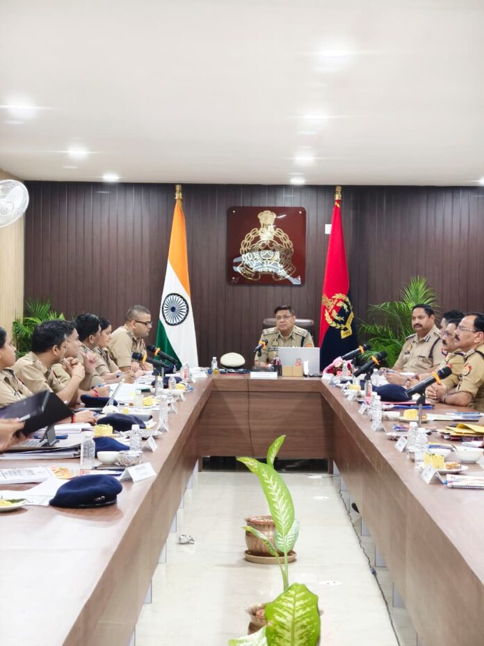 आईजीआरएस प्रार्थना पत्रों को लेकर एडीजी जोन नवीन अरोरा की समीक्षा बैठक