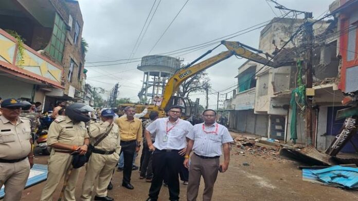 भोपाल प्रशासन ने ग्राम निशातपुरा में 20 करोड़ की जमीन से हटाया अतिक्रमण