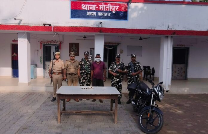 पुलिस अभिरक्षा में तस्कर