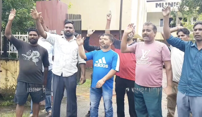 Work stopped until demands are met - Temporary employees of Municipal Council Kathua resume strike