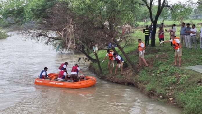 शिवरीनारायण में बाढ़ आपदा से बचाव के लिए मॉकड्रिल, रेस्क्यू टीम ने किया बचाव कार्यों का अभ्यास