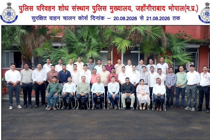 प्रशिक्षण के बाद समूह चित्र