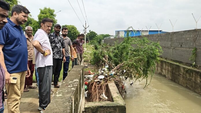 उप मुख्यमंत्री ने जलमग्न, क्षेत्र का दौरा कर स्थिति का लिया जायजा