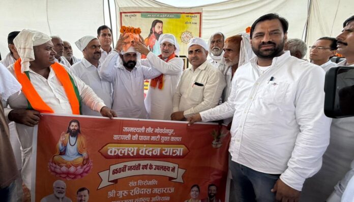 फतेहाबाद। कलश वंदन यात्रा में भाग लेते सांसद सुभाष बराला।