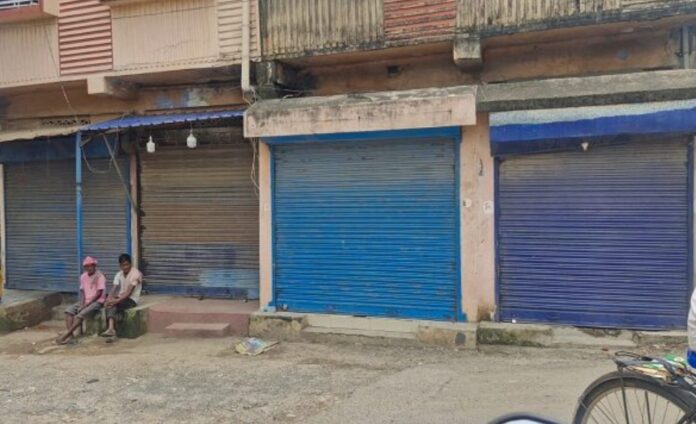 बंद दुकान बंद दुकान