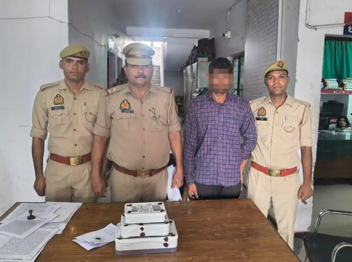 पुलिस टीम ने किया फाइनेंस कर्मी से हुई लूट का खुलासा