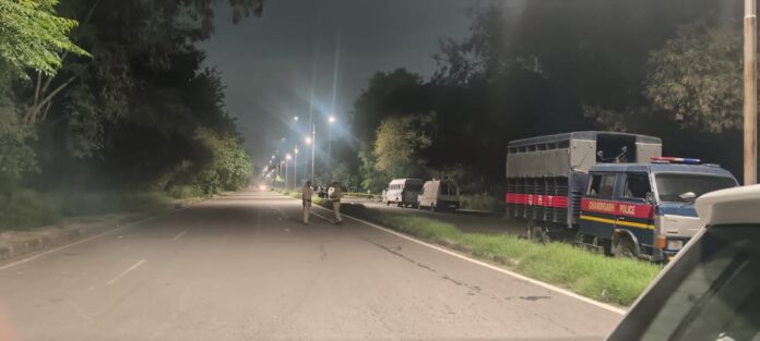 आईईडी मिलने के बाद बस अड्डे की तरफ जाने वाले रास्तों पर तैनात पुलिस