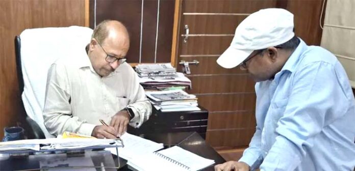 कार्यवाही करते सीएमओ