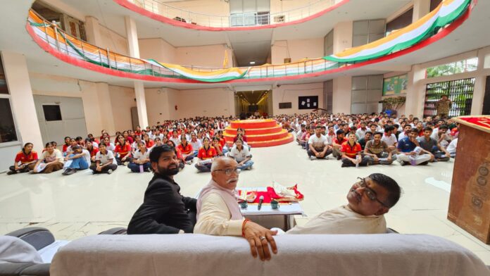 विश्व संस्कृत सप्ताह के उद्घाटन अवसर पर उपस्थित गणमान्य