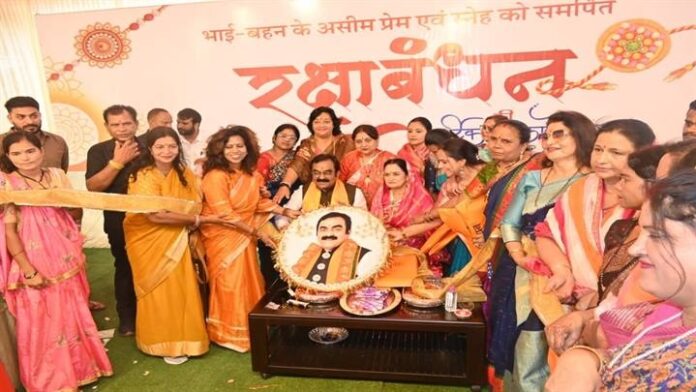 रक्षाबंधन पर लोक निर्माण मंत्री को बहनों ने बांधा रक्षा सूत्र