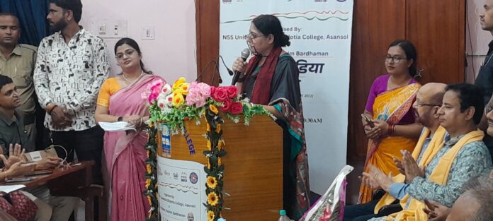 खेलो इंडिया कार्यक्रम में वक्तव्य देती अग्निमित्र पाल