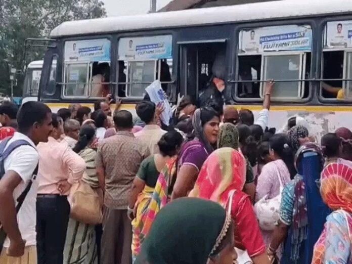 राखी पर फ्री यात्रा का असर, रोडवेज बस स्टैंड पर उमड़ी महिलाओं की भीड़