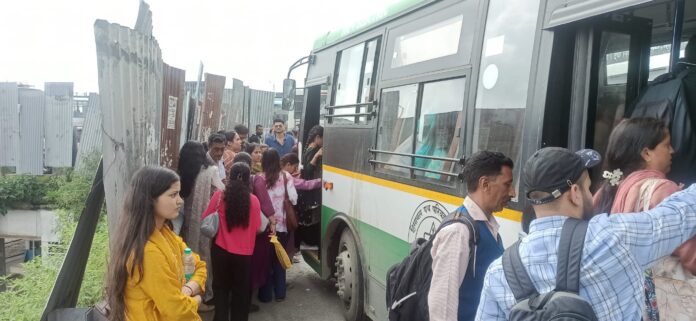 महिलाओं को मुफ्त यात्रा महिलाओं को मुफ्त यात्रा