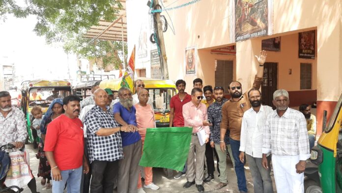 रक्षाबंधन पर बहनों के लिए निःशुल्क रिक्शा सेवा, पुनसा महाराज के नेतृत्व में टैक्सी बीकानेर में दाैड़ी