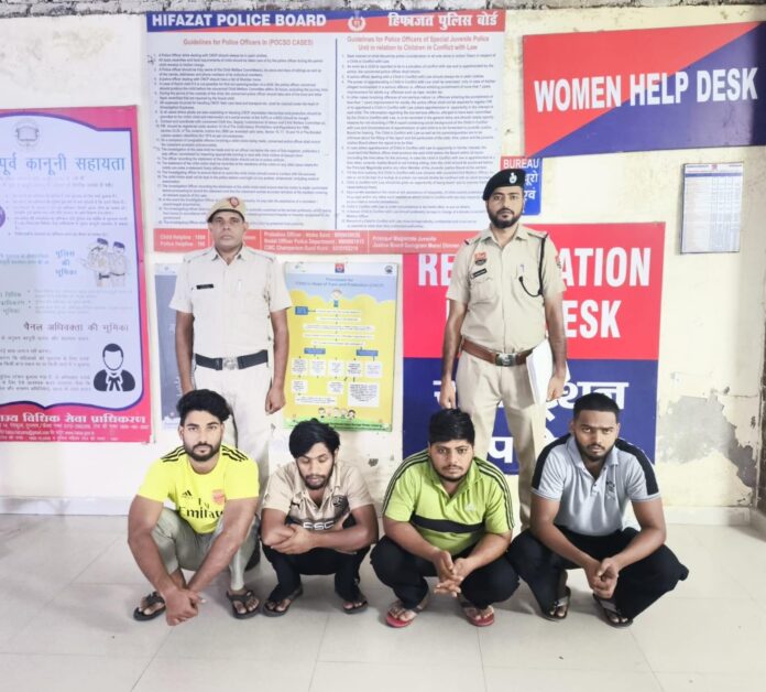 पुलिस गिरफ्त में आरोपी।