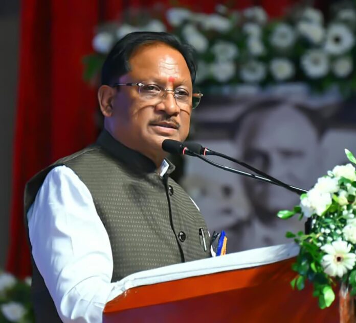 मुख्यमंत्री विष्णु देव साय समारोह को संबोधित करते हुए