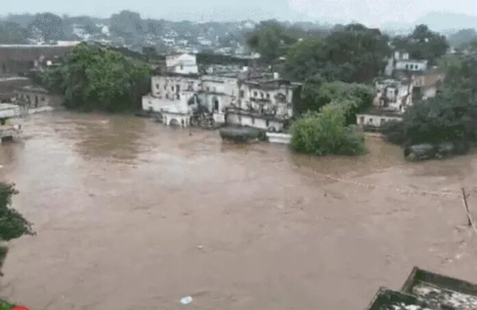 चित्रकूट में कई घरों में पानी घुस गया