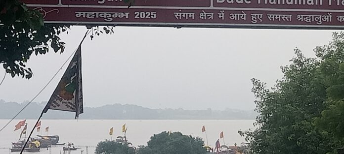 प्रयागराज के संगम क्षेत्र का दृश्य