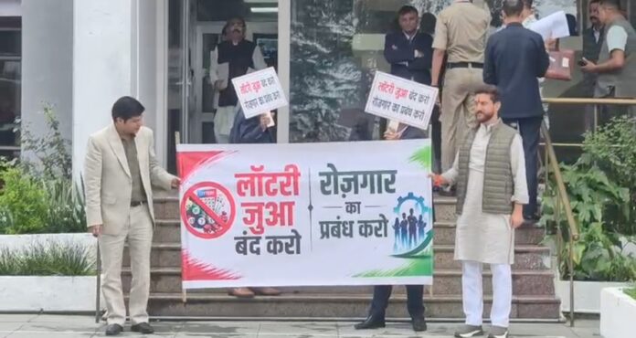 भाजपा का विधानसभा परिसर में प्रदर्शन