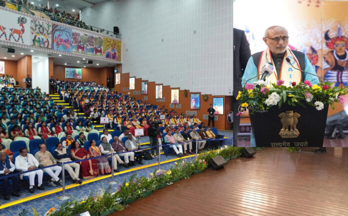 अखिल भारतीय आयुर्विज्ञान संस्थान रायपुर के तीसरे दीक्षांत समारोह को संबोधित करते हुए उपराष्ट्रपति सी. पी. राधाकृष्णन