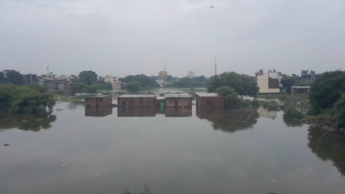 गंगा में बाढ़ का नजारा