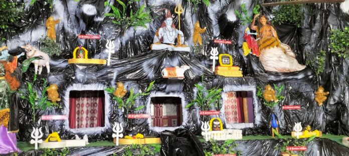 कृष्ण जन्माष्टमी कुछ इस तरह की गई है सजावट