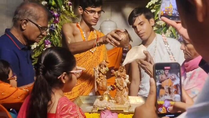 कृष्ण जन्माष्टमी पर इस्कान मंदिर में पूजन अर्चन