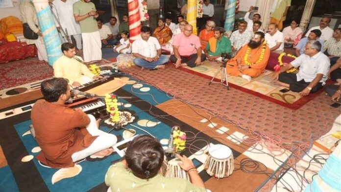 ग्वालियर में गूंजी कान्हा की भक्ति, श्रीकृष्ण जन्माष्टमी पर मंदिरों में सजीं भजन संध्याएं
