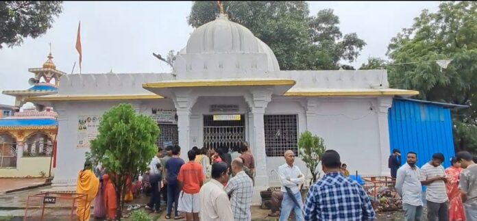 आधारताल के ऐतिहासिक पंचमठा मंदिर में चोरी, ताले तोड़कर दानपेटी से नकदी चोरी, CCTV कैमरों में भी तोड़फोड़
