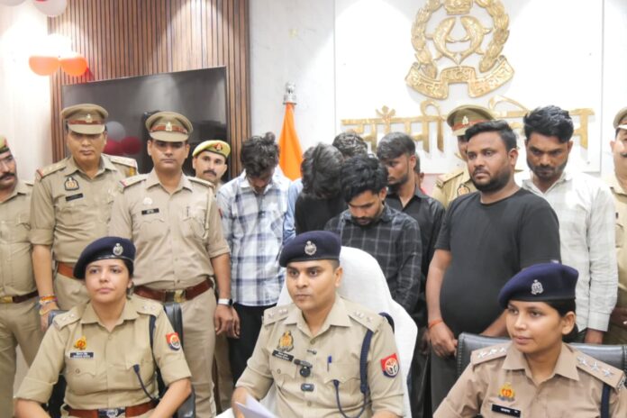 खुलासा करते एसएसपी