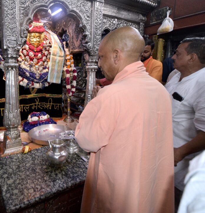 मुख्यमंत्री योगी आदित्यनाथ बाबा कालभैरव दरबार में