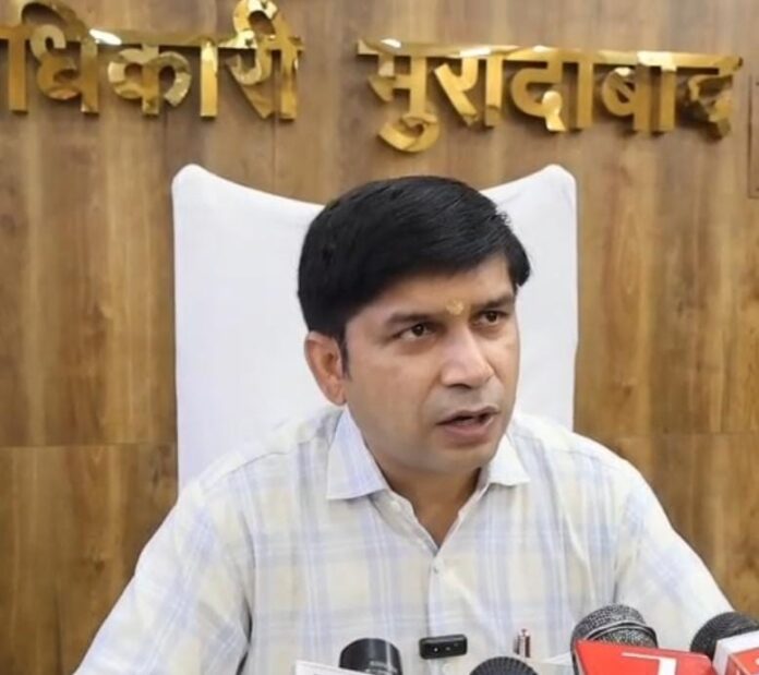 मुरादाबाद जनपद के जिला अधिकारी डॉ. राजेन्द्र पैंसिया जिलाधिकारी