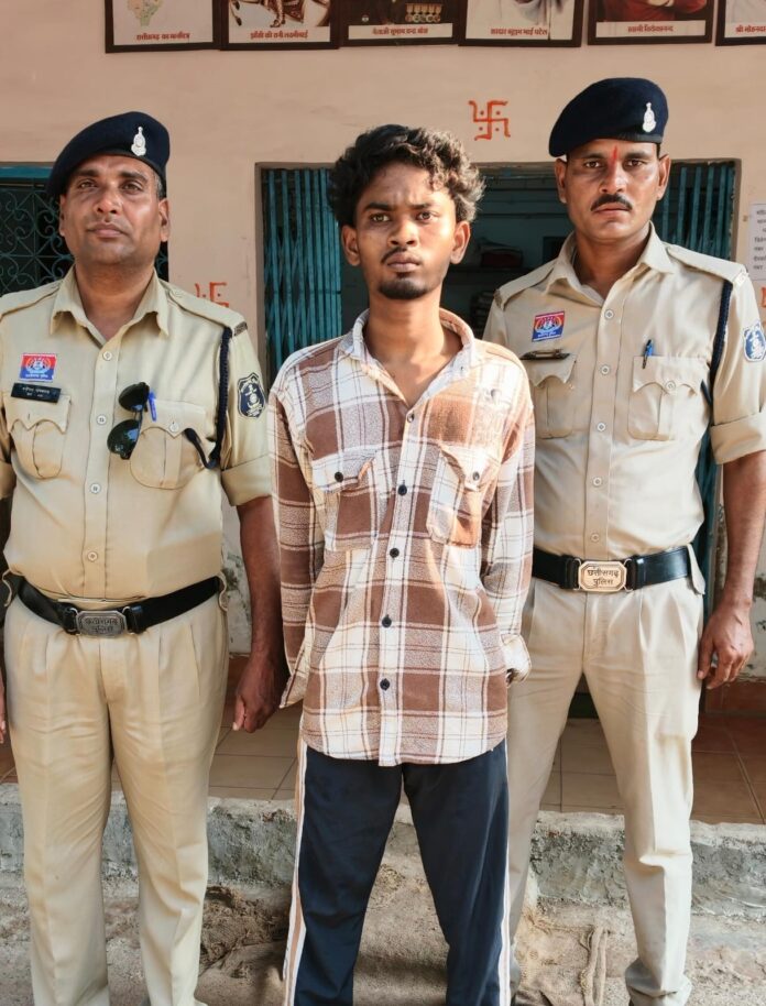 गिरफ्तार आरोपित युवक यावेन्द्र कुमार ध्रुव व पुलिस।