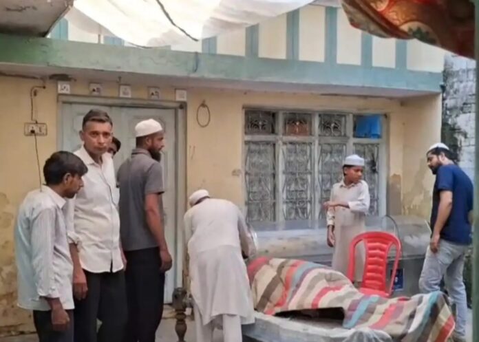 बंदरों के हमले में मृत राजमिस्त्री