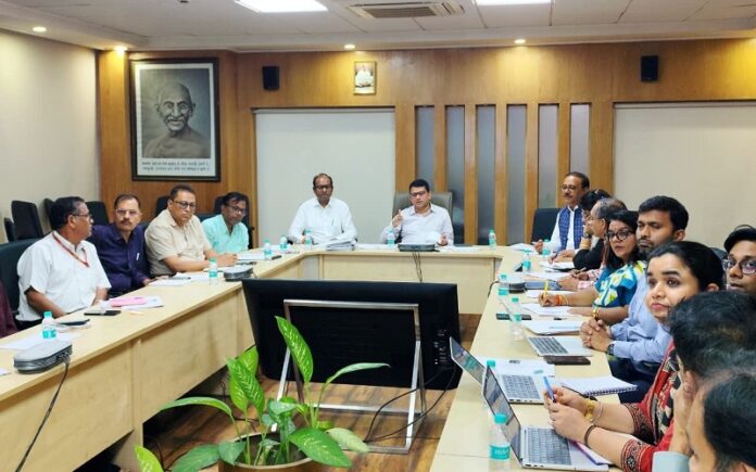 सड़क सुरक्षा कार्यों की समीक्षा