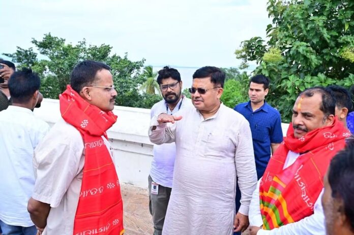 नयागढ़ में नीलमाधव मंदिर के विकास की योजनाओं की मंत्री हरिचंदन ने की समीक्षा